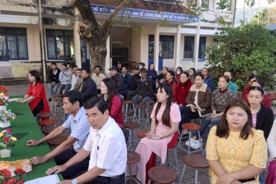 LỄ CHÀO CỜ ĐẶC BIỆT: ẤM ÁP NGHĨA TÌNH TỪ NHỮNG SUẤT HỌC BỔNG KIM BẢO TRÍ